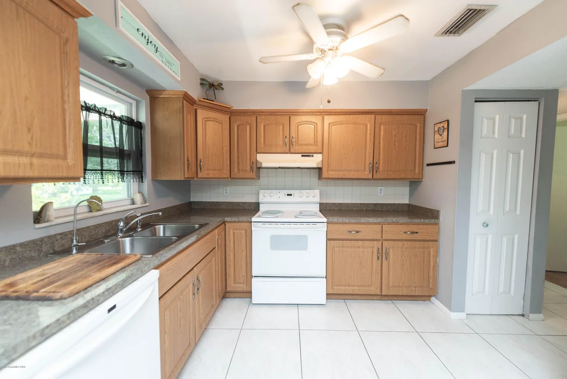 Photo of 785 Aragon Avenue NE
