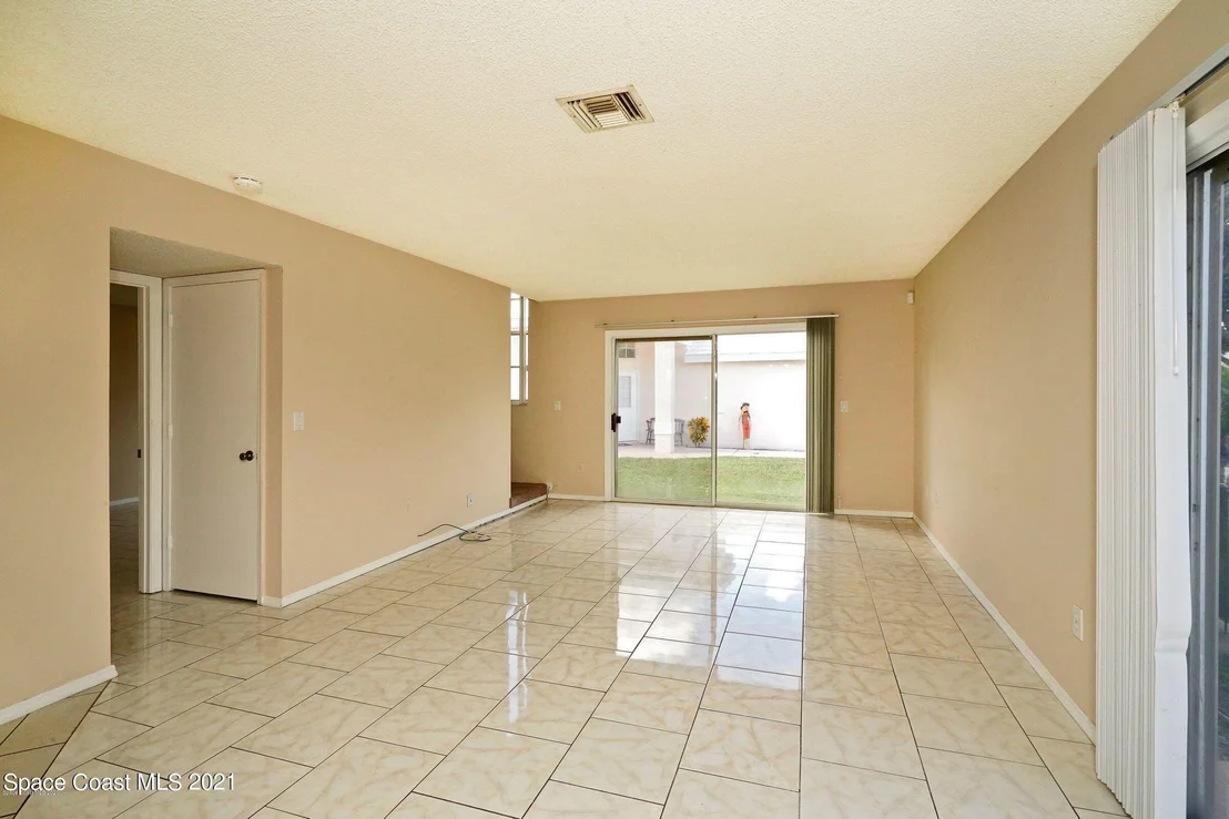 Photo of 1098 Goldenrod Circle NE