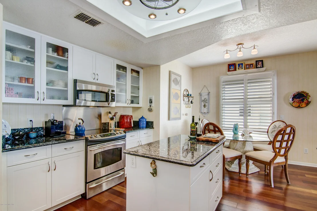 Photo of Unit 401B at 102 Riverside Drive
