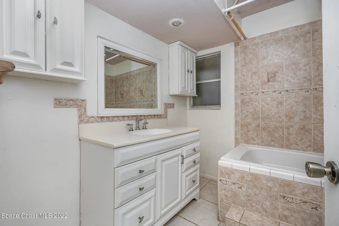Photo of 960 Hooper Avenue NE