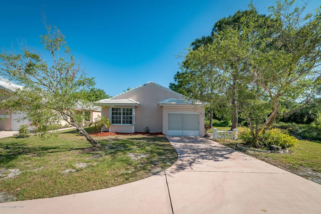 Photo of 1101 Goldenrod Circle NE