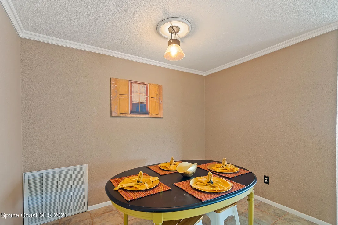 Photo of 934 Kings Post Road