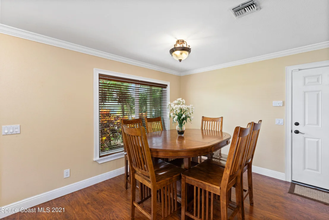 Photo of 2416 Lakeview Drive