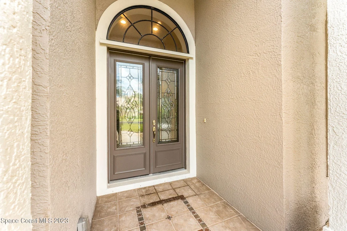 Photo of 423 Flanders Drive