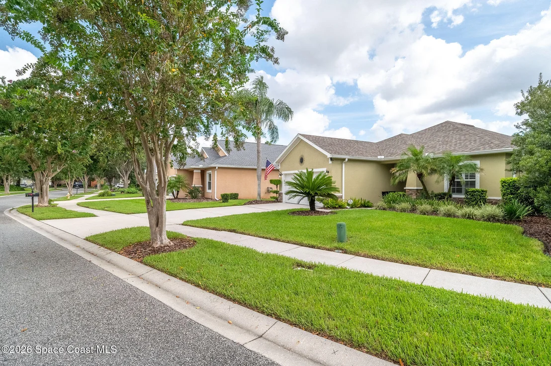 Photo of 522 Waterside Circle