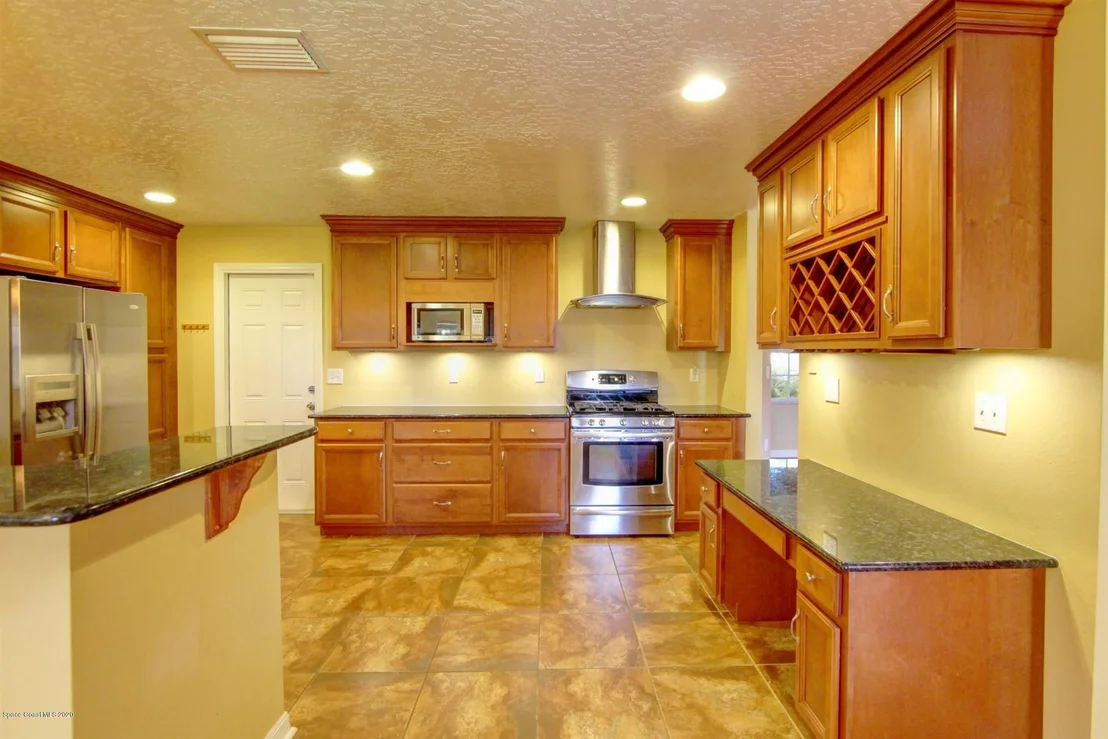 Photo of 940 Pelican Lane