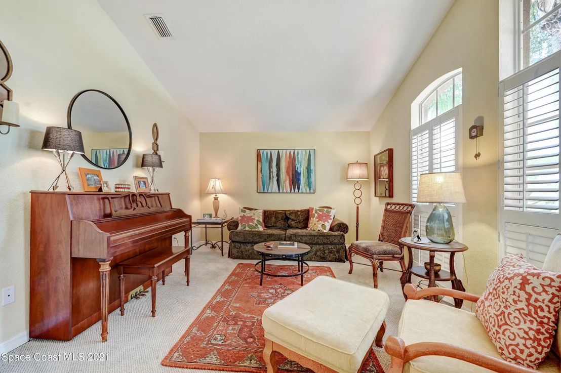 Photo of 992 Carriage Hill Road