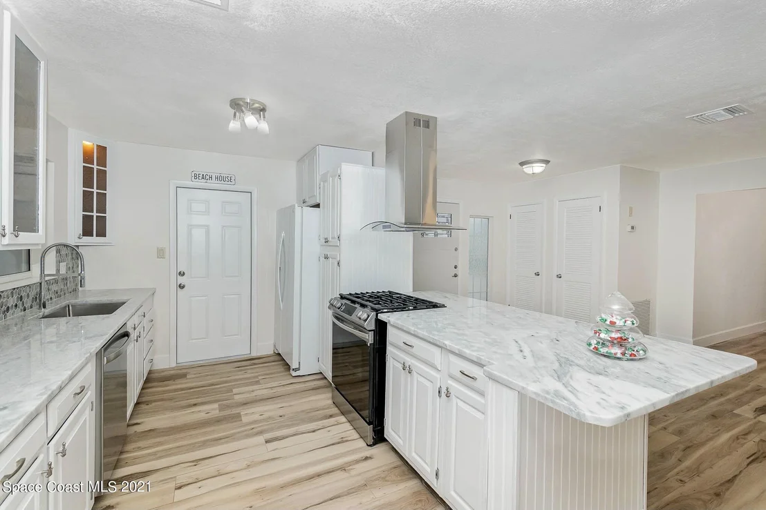 Photo of 332 Apollo Drive