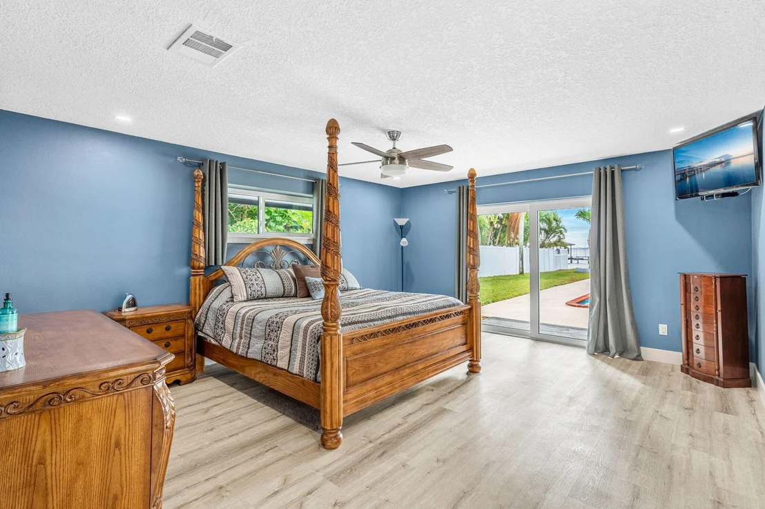Photo of 100 Riverside Drive