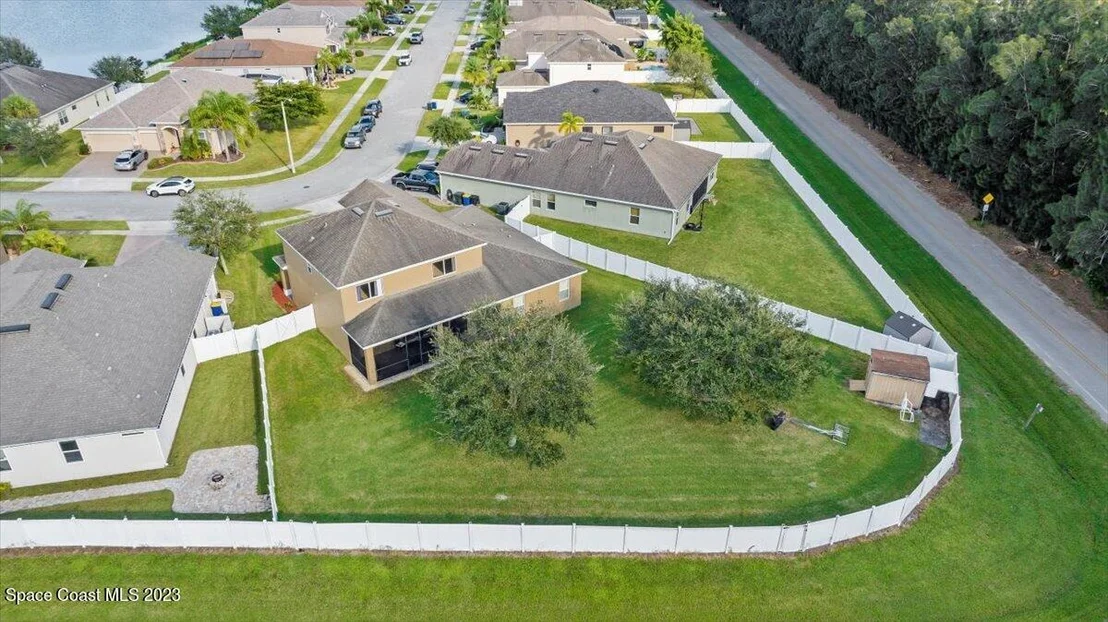 Photo of 2000 Bridgeport Circle