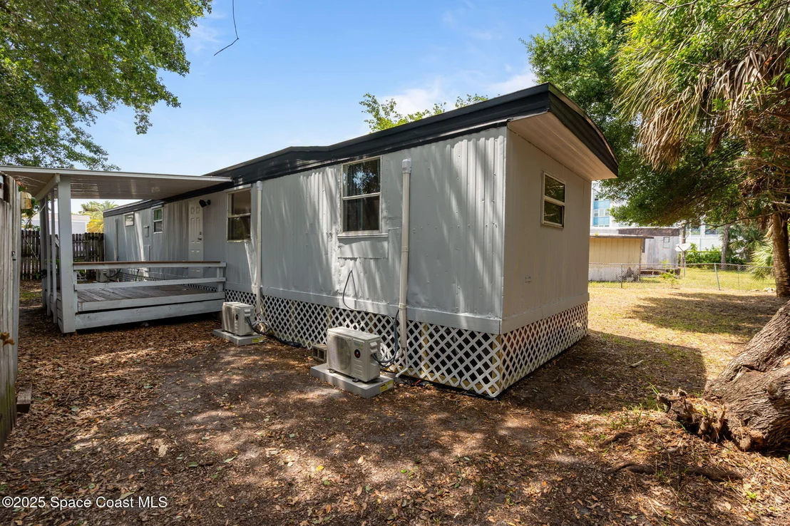 Photo of 2593 Amberly Road NE