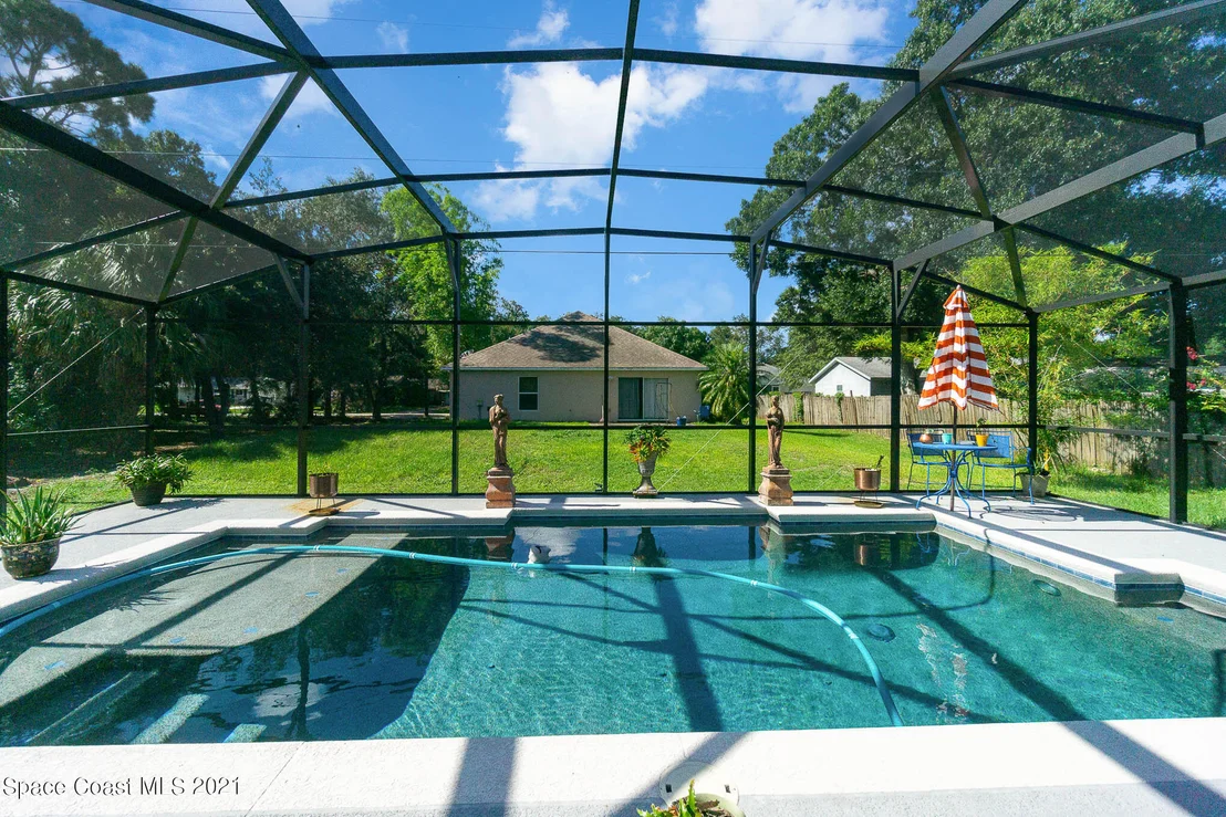 Photo of 975 Waco Boulevard SE