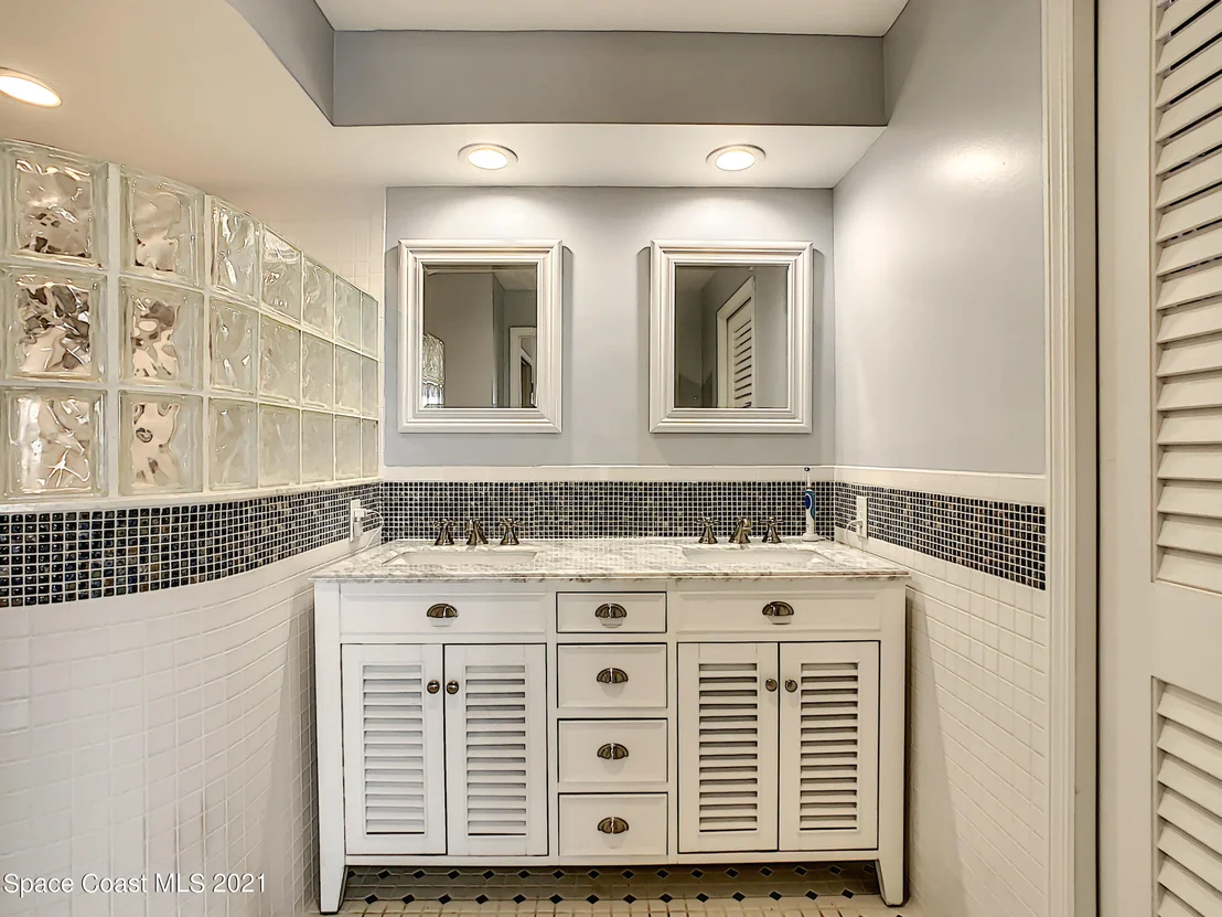 Photo of 738 Nassau Road
