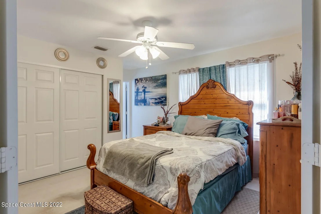 Photo of 802 Wateroak Drive NE