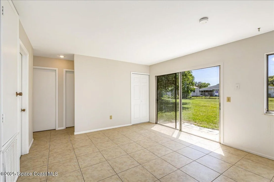 Photo of 933 Gueld Avenue NE