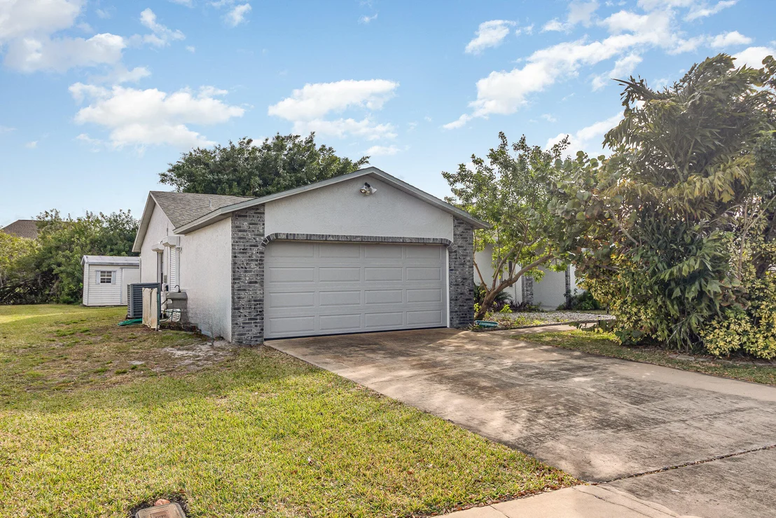 Photo of 137 Cinnamon Lake Circle
