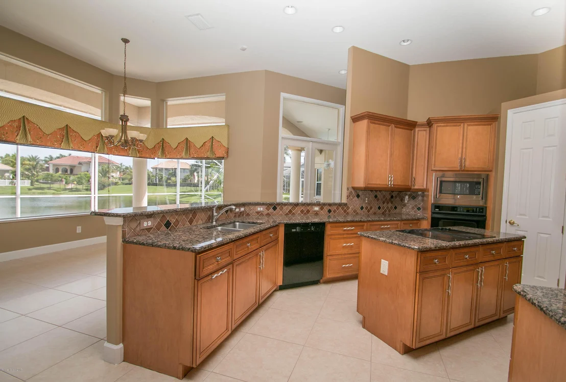 Photo of 282 Flanders Drive