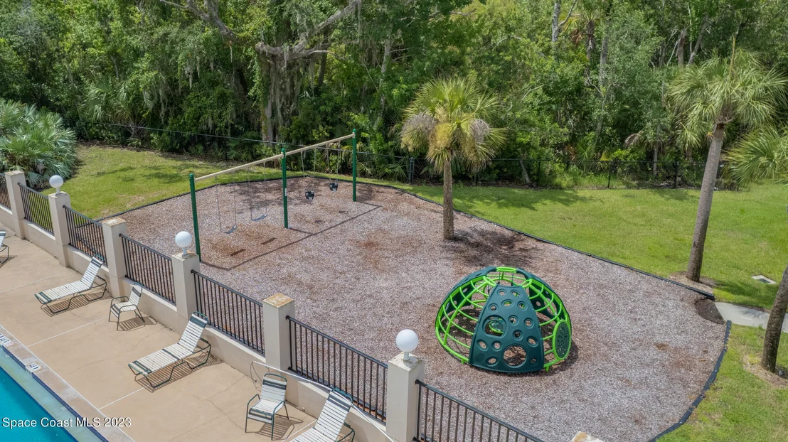 Photo of 844 Chatsworth Drive