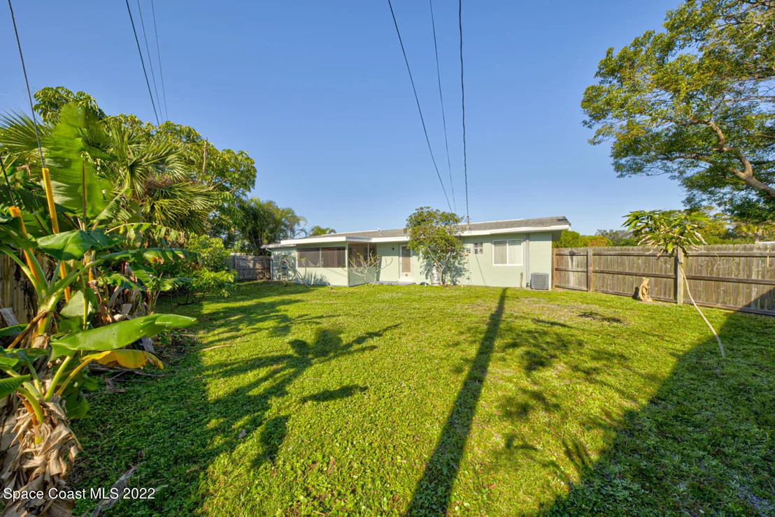 Photo of 1121 Daytona Drive NE