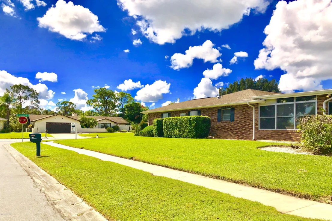 Photo of 1481 Meadowbrook Road NE