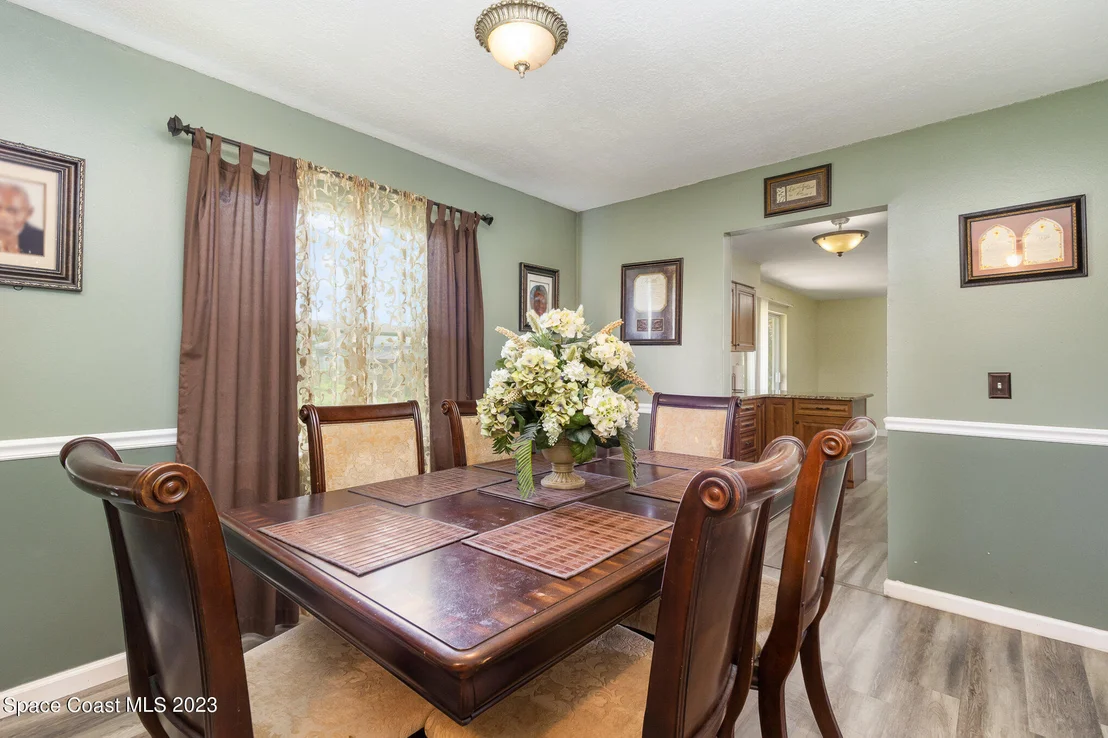 Photo of 1380 Estridge Drive