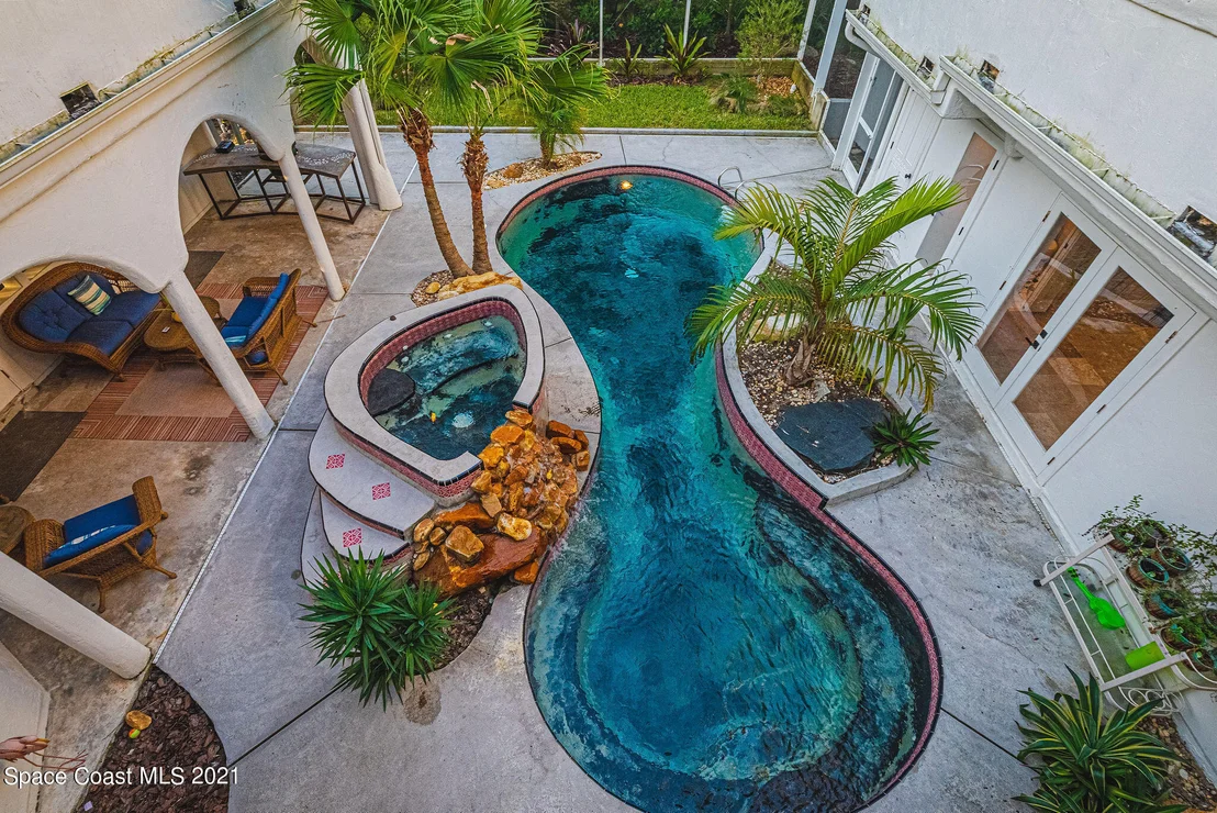 Photo of 472 Peregrine Drive