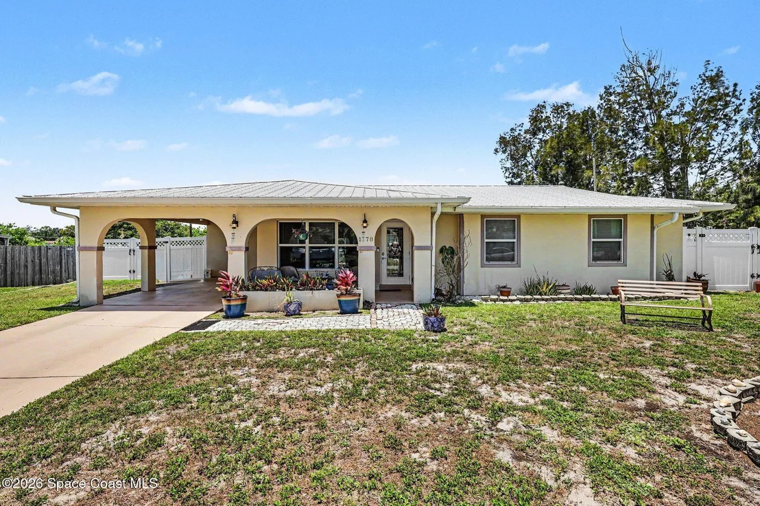 Photo of 1178 Abbey Circle NE