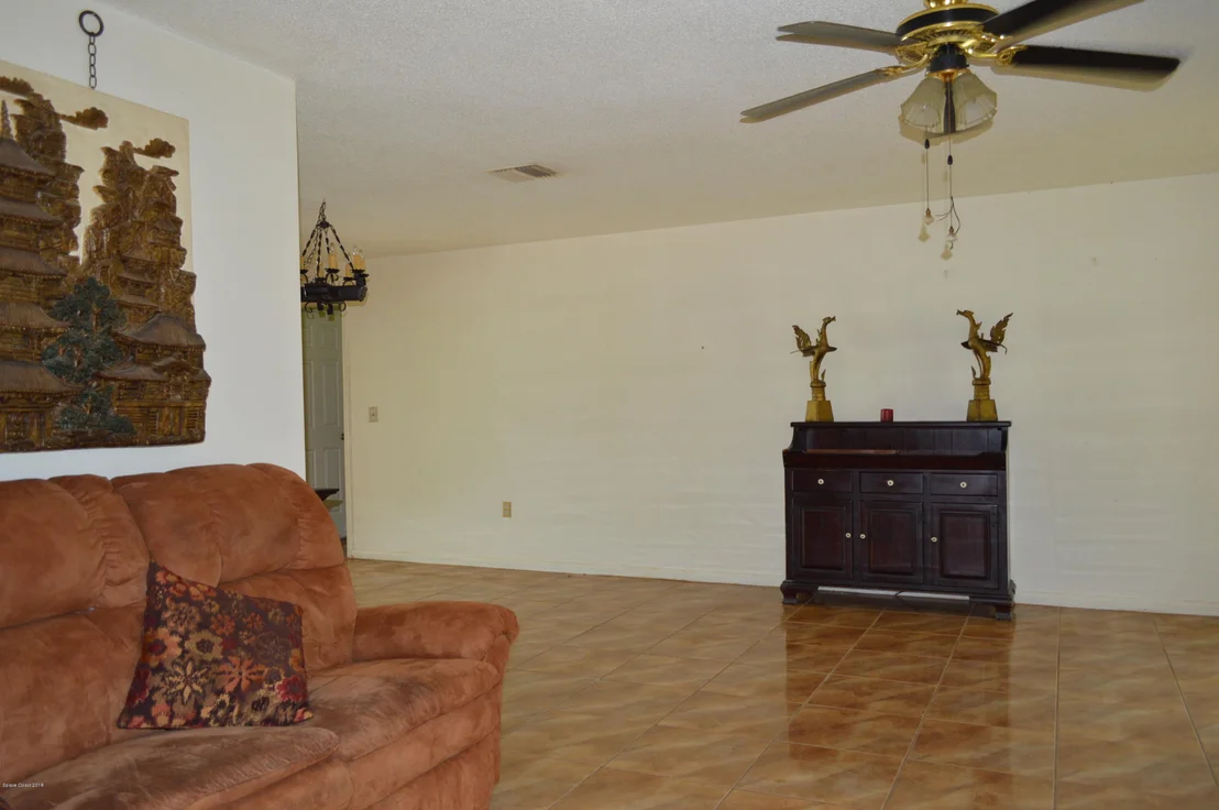 Photo of 4000 Lakebreeze Boulevard
