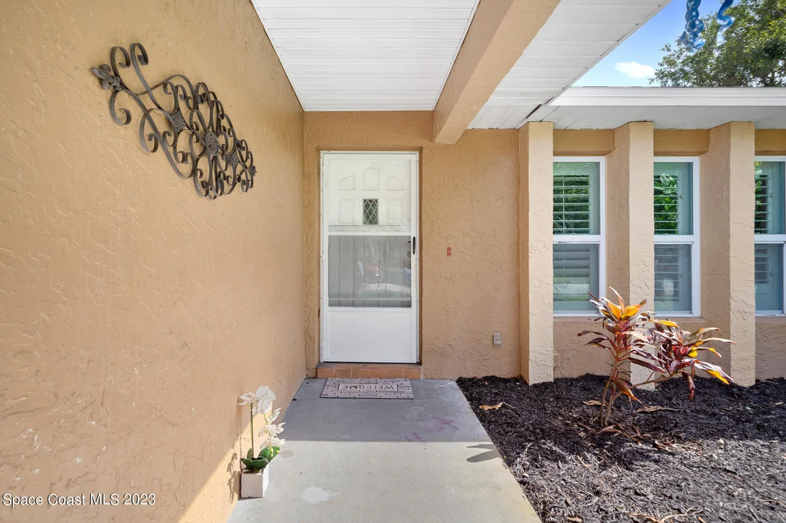 Photo of 990 Emerald Road SE