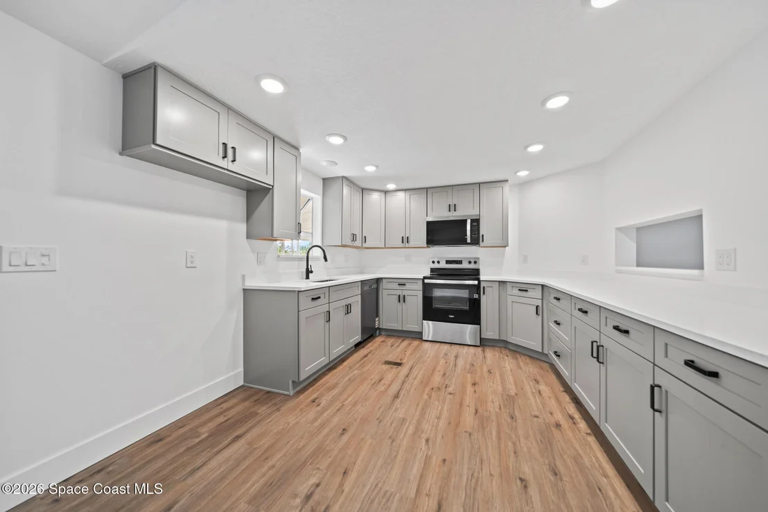 Photo of 935 Falcon Drive