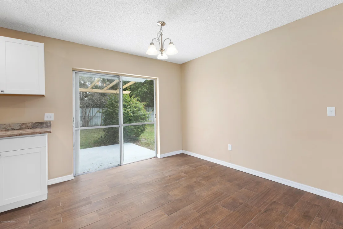 Photo of 523 Ford Circle E