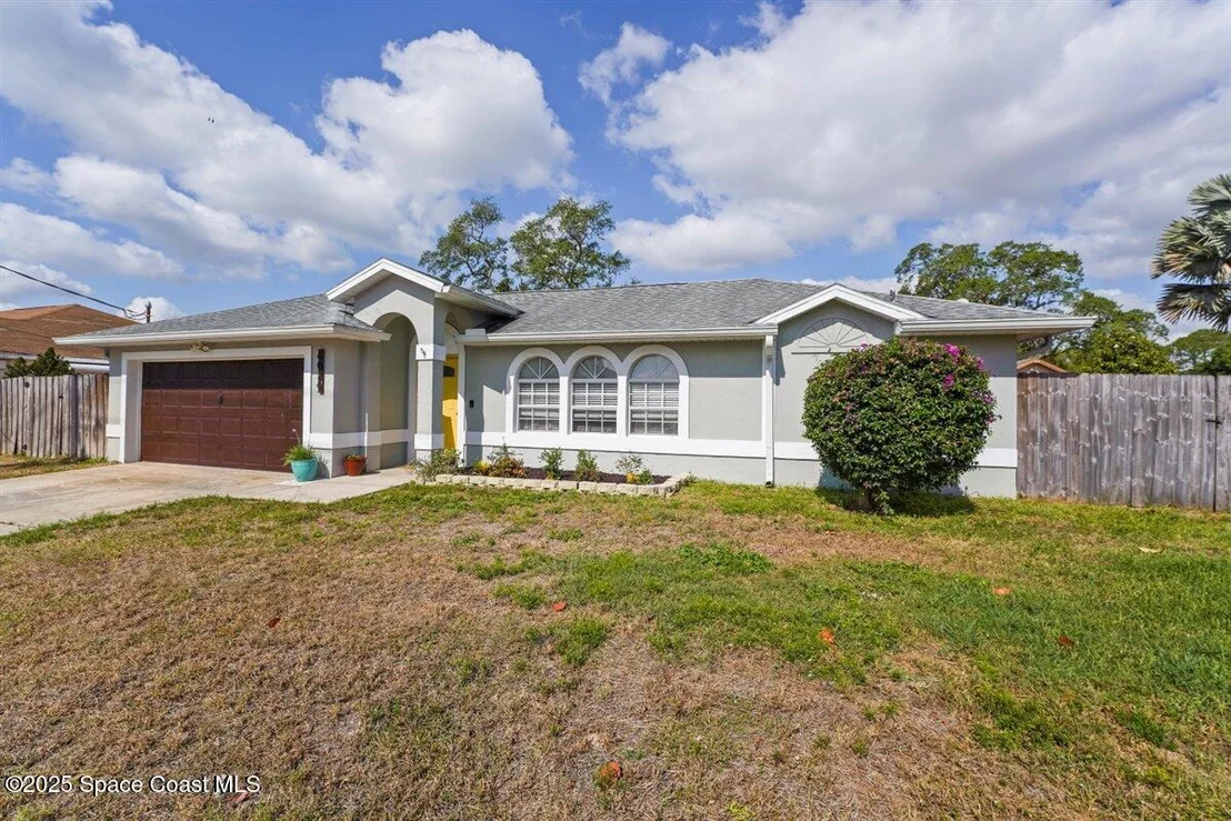 Photo of 6026 Apple Avenue