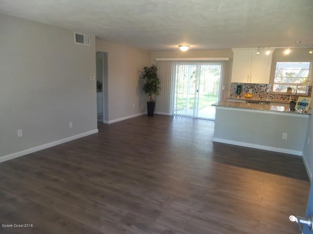 Photo of 1577 Queen Terrace