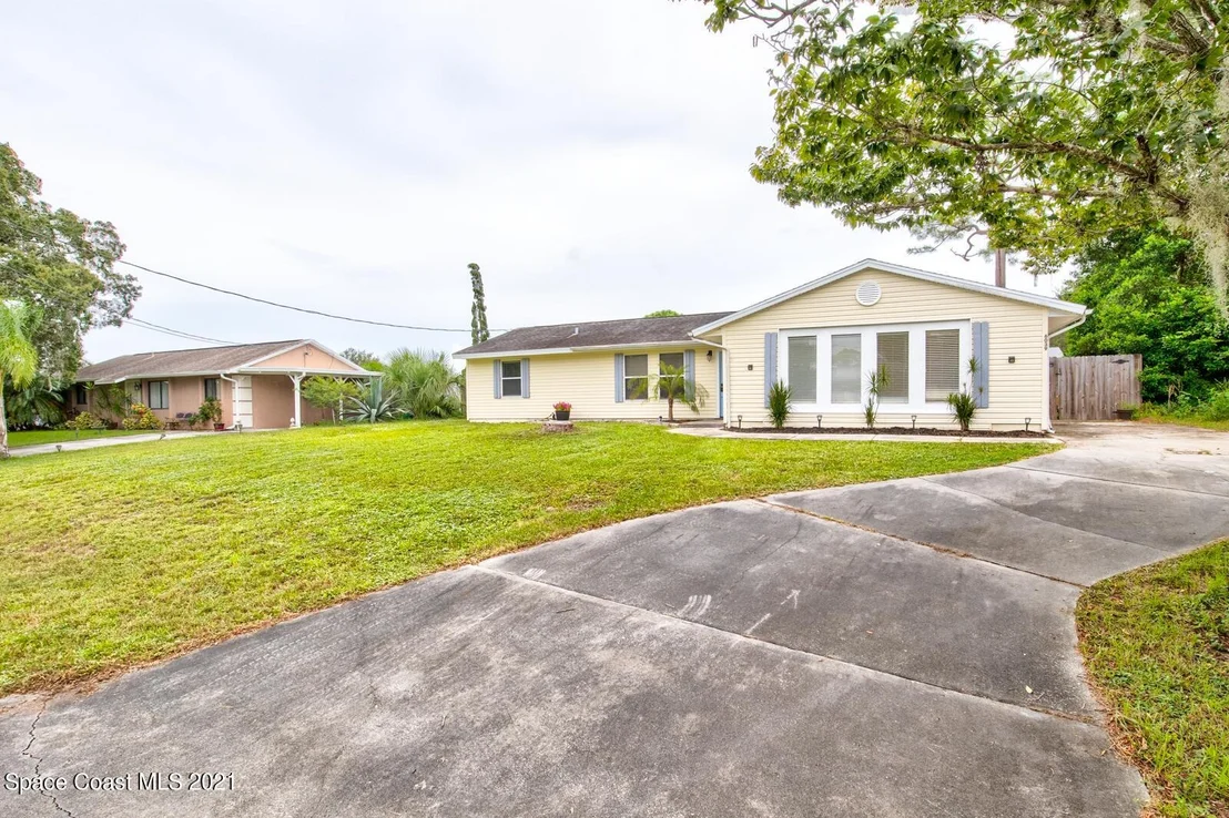 Photo of 6039 Apple Avenue