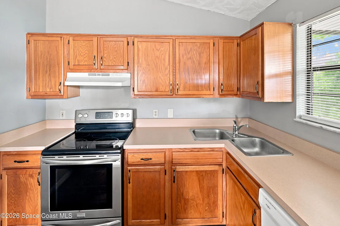 Photo of 2425 Cogan Drive SE