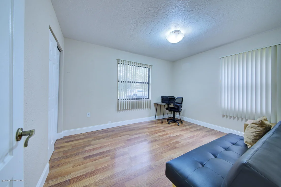 Photo of 1043 Green Road