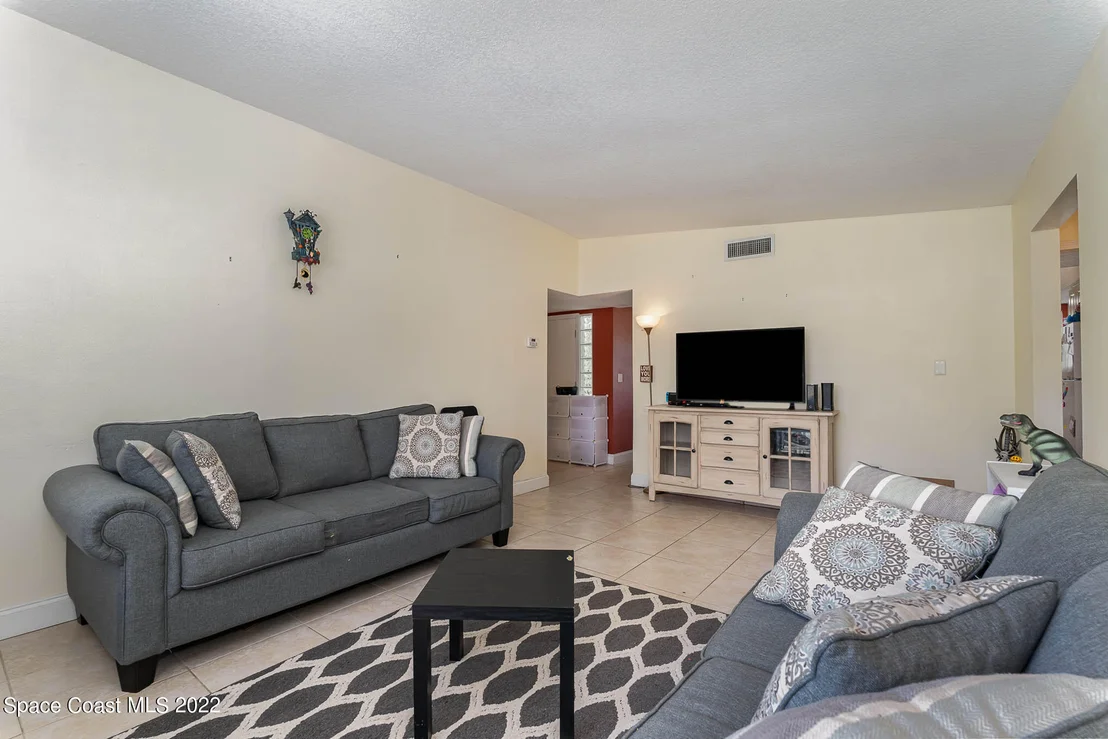 Photo of 1024 Daytona Drive NE
