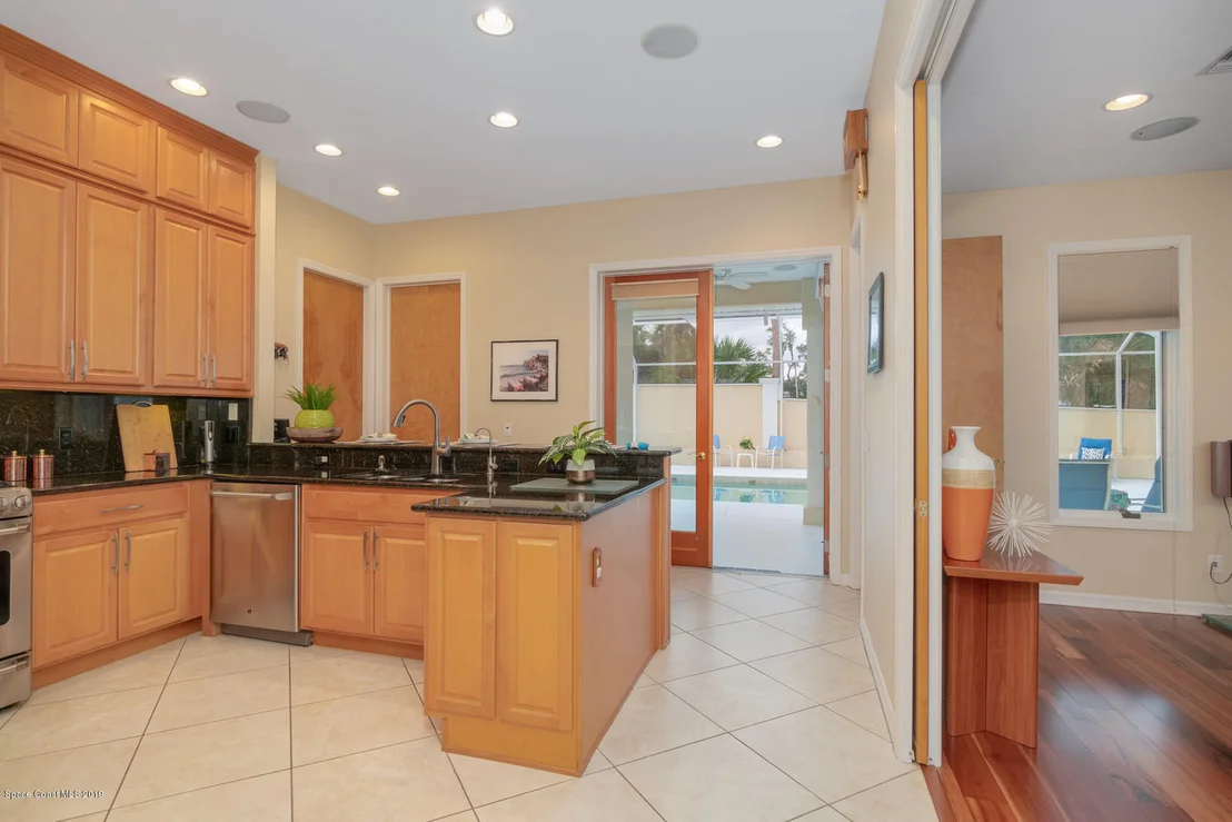 Photo of 865 N Indian River Drive N