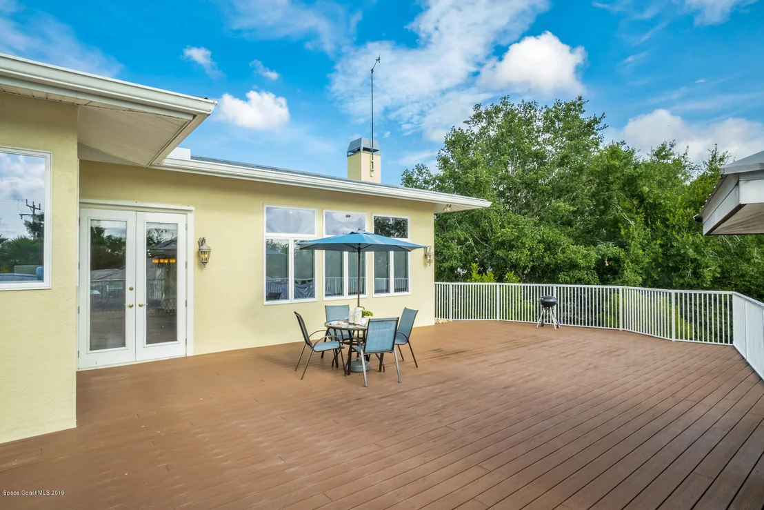 Photo of 865 N Indian River Drive N