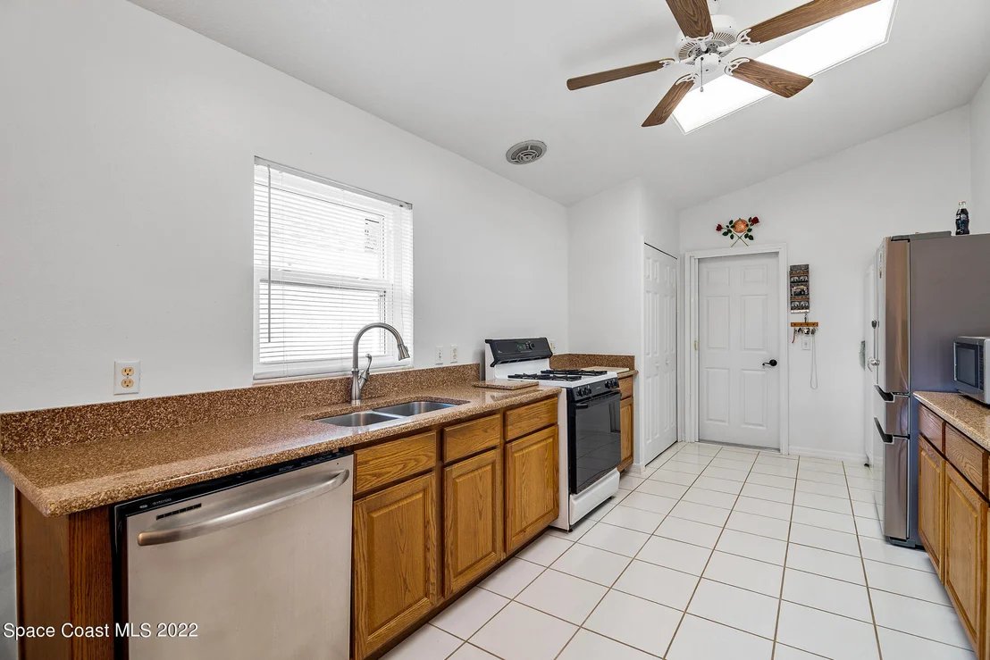 Photo of 2396 Addington Circle