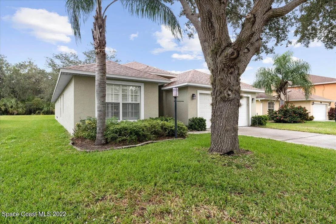 Photo of 840 Tavernier Circle NE