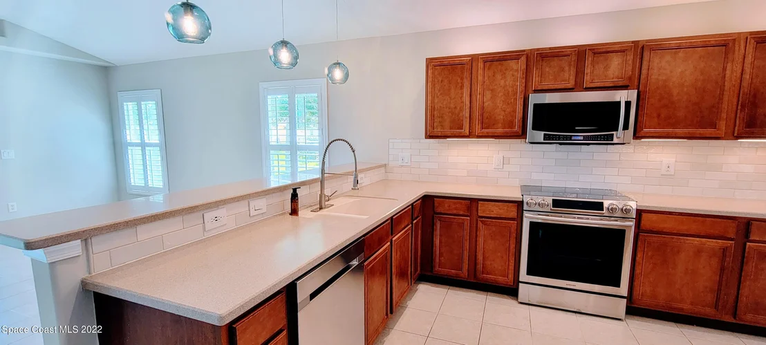 Photo of 905 Tavernier Circle NE