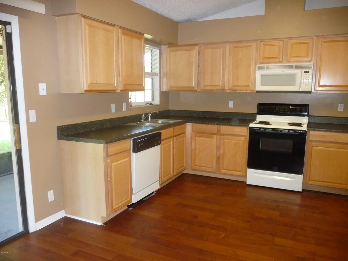 Photo of 880 Yellow Pine Avenue