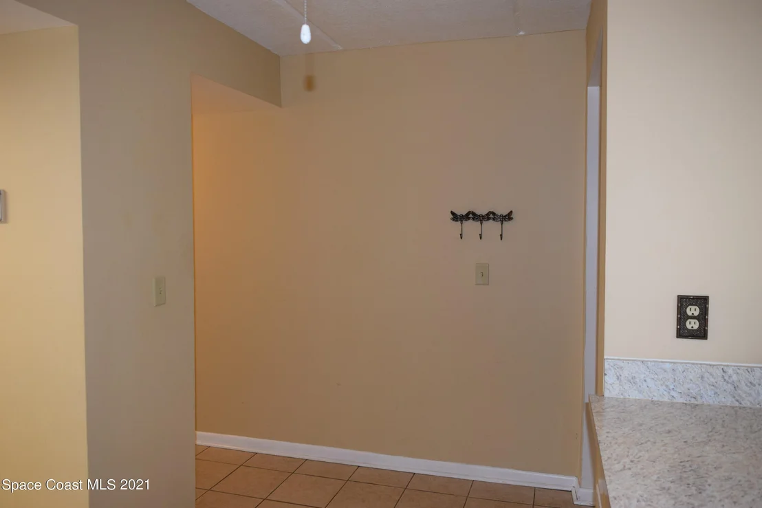 Photo of Unit 207 at 3901 Dixie Highway NE