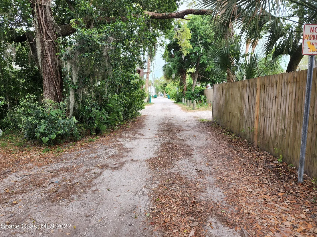 Photo of 1862 Pineapple Avenue
