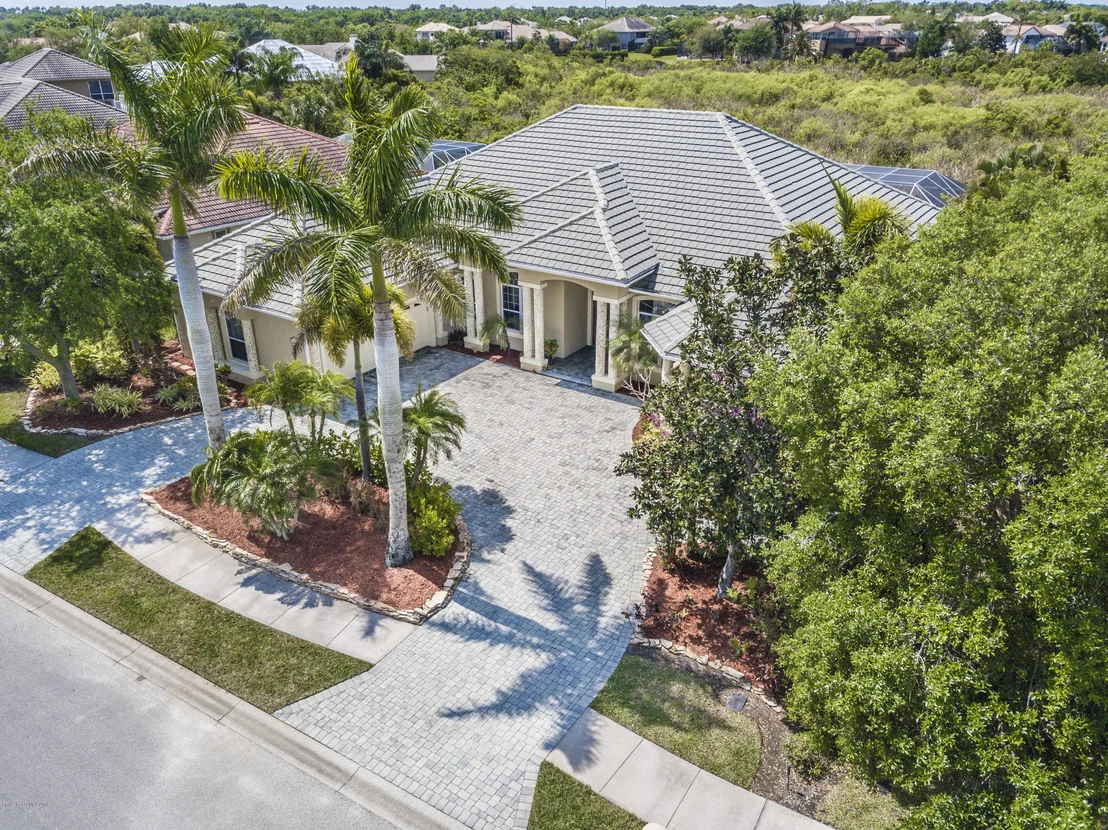 Photo of 814 Chatsworth Drive