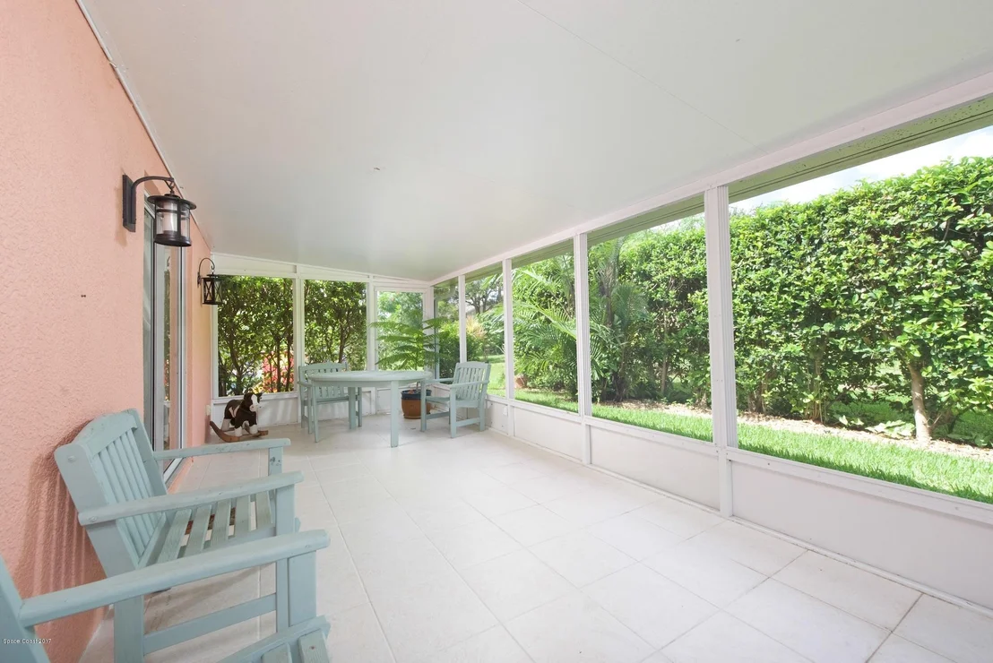 Photo of 976 Villa Drive