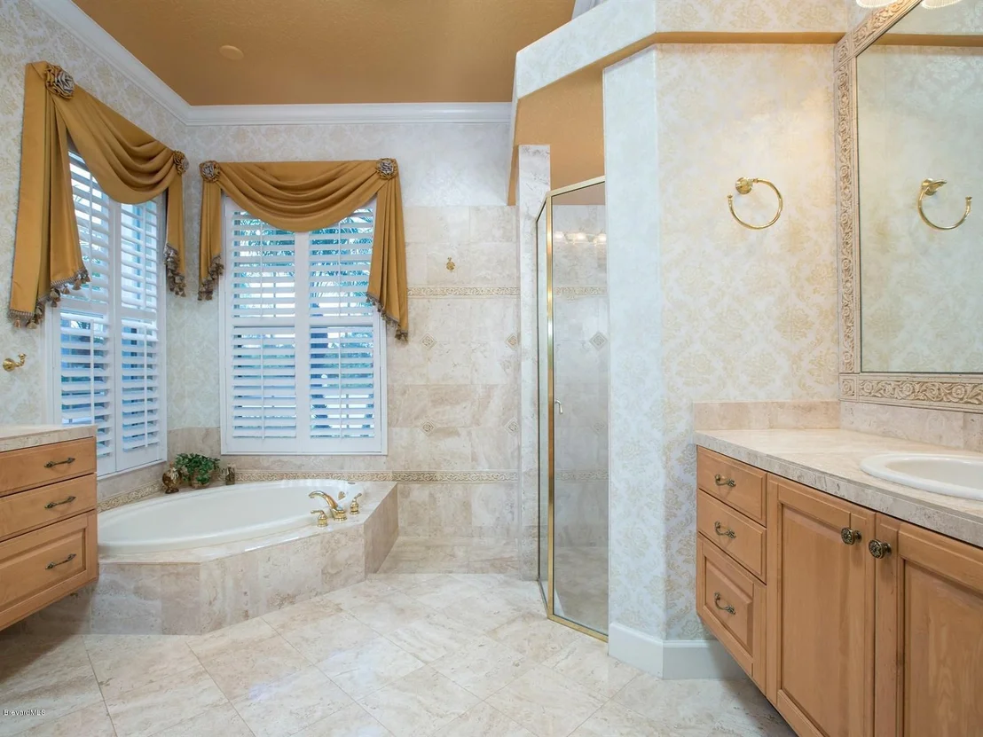 Photo of 965 Chatsworth Drive