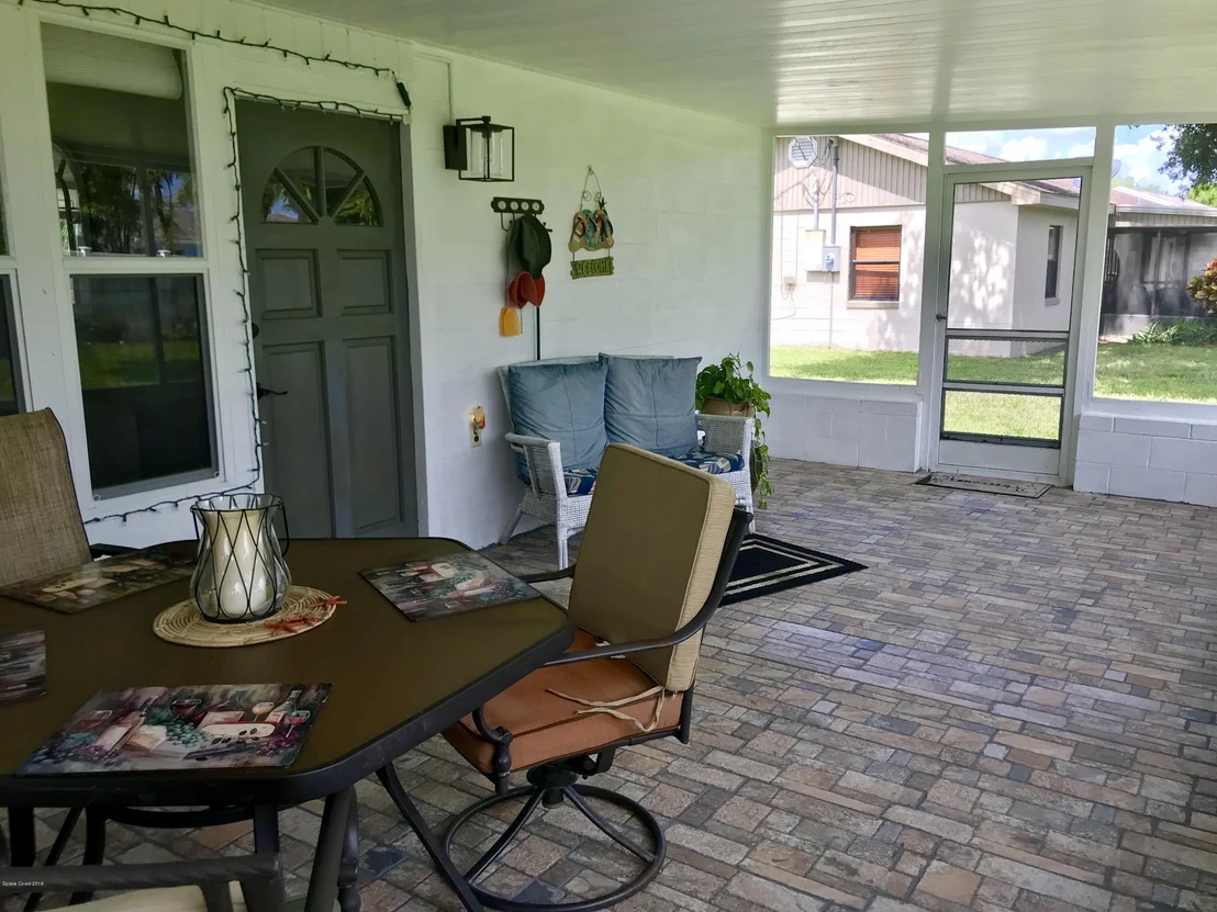 Photo of 727 Banyan Drive