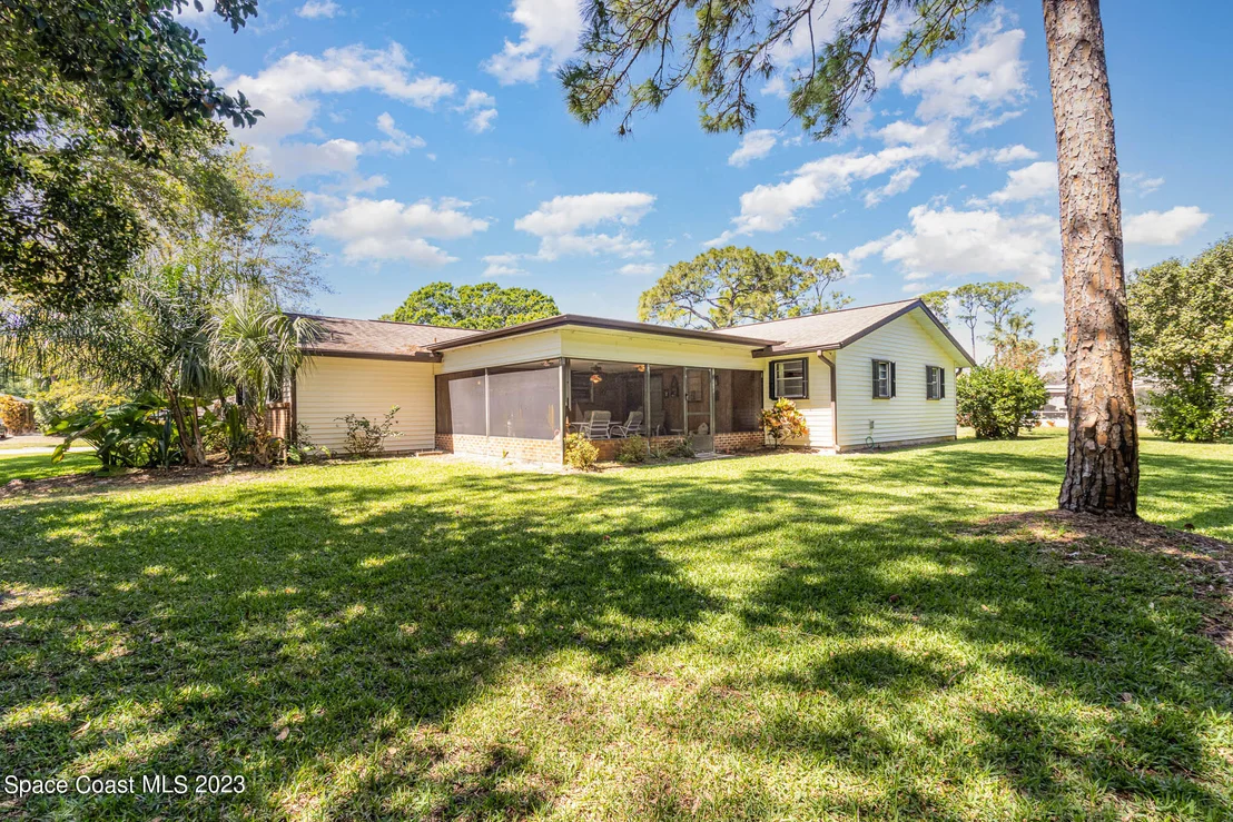 Photo of 639 Dundee Circle